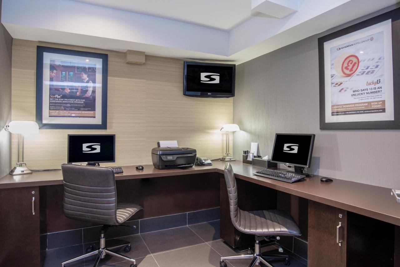 Sandman Hotel And Suites Abbotsford Bagian luar foto