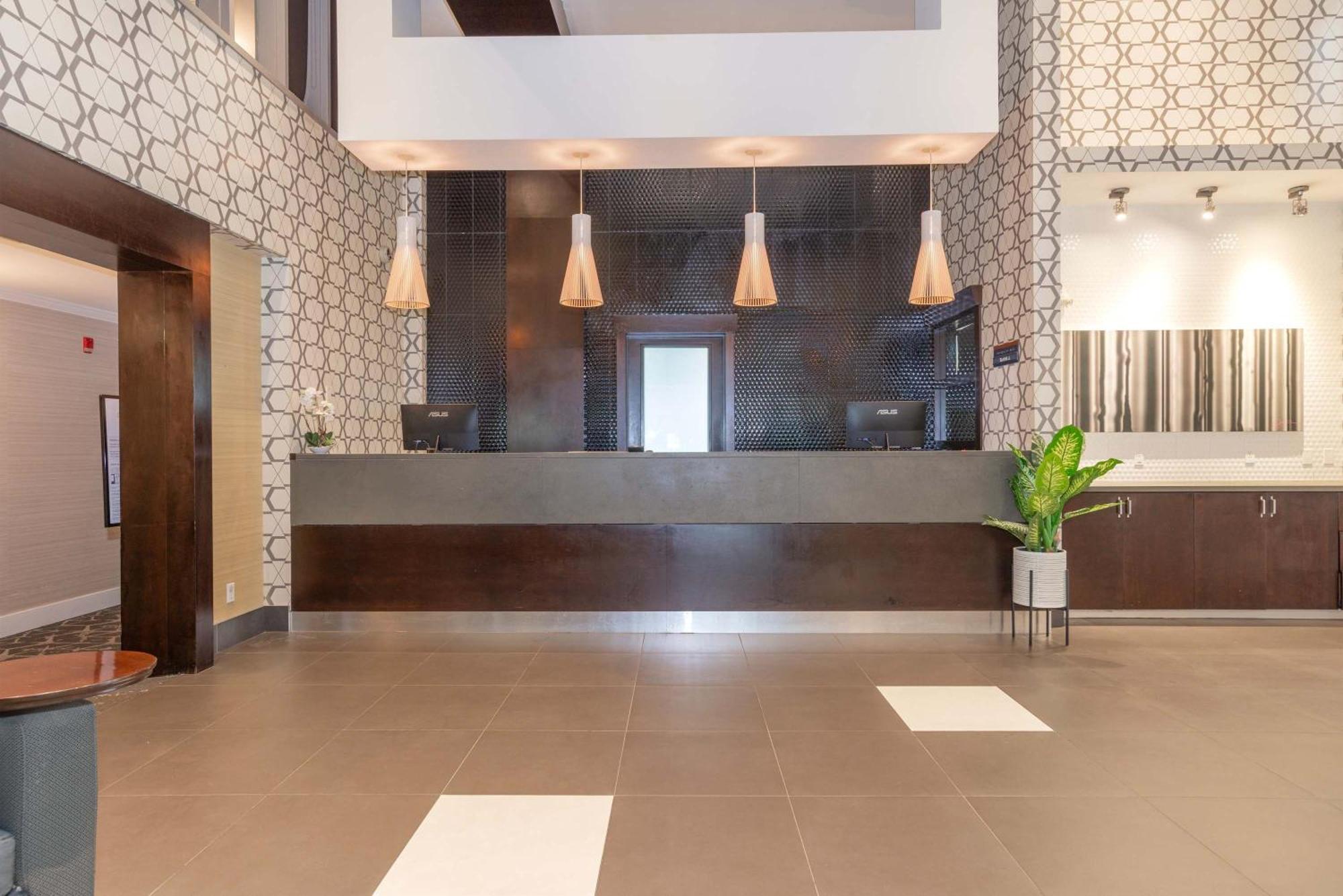 Sandman Hotel And Suites Abbotsford Bagian luar foto