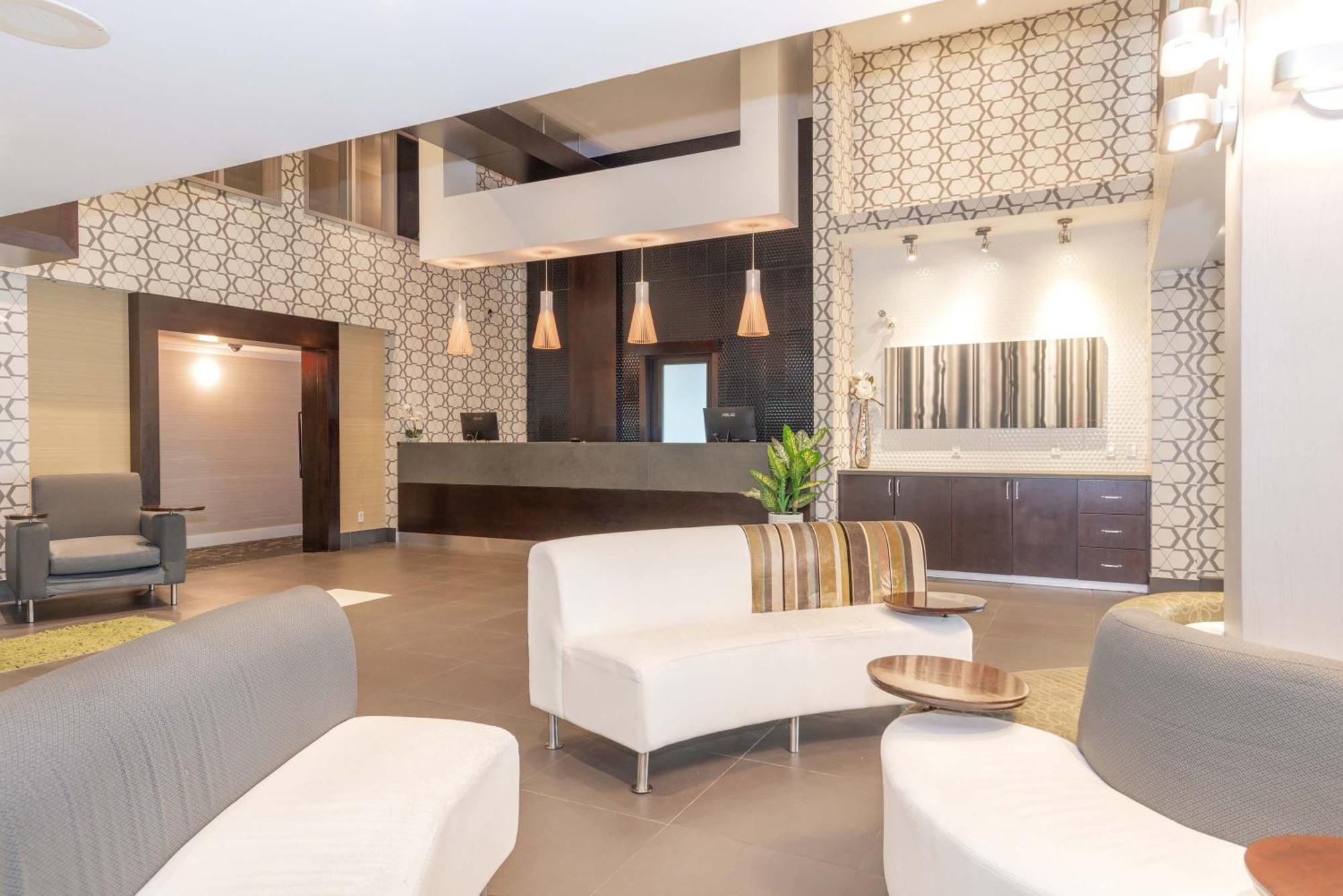 Sandman Hotel And Suites Abbotsford Bagian luar foto