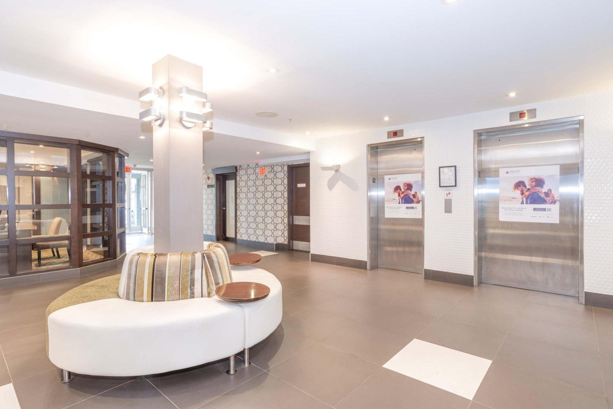 Sandman Hotel And Suites Abbotsford Bagian luar foto