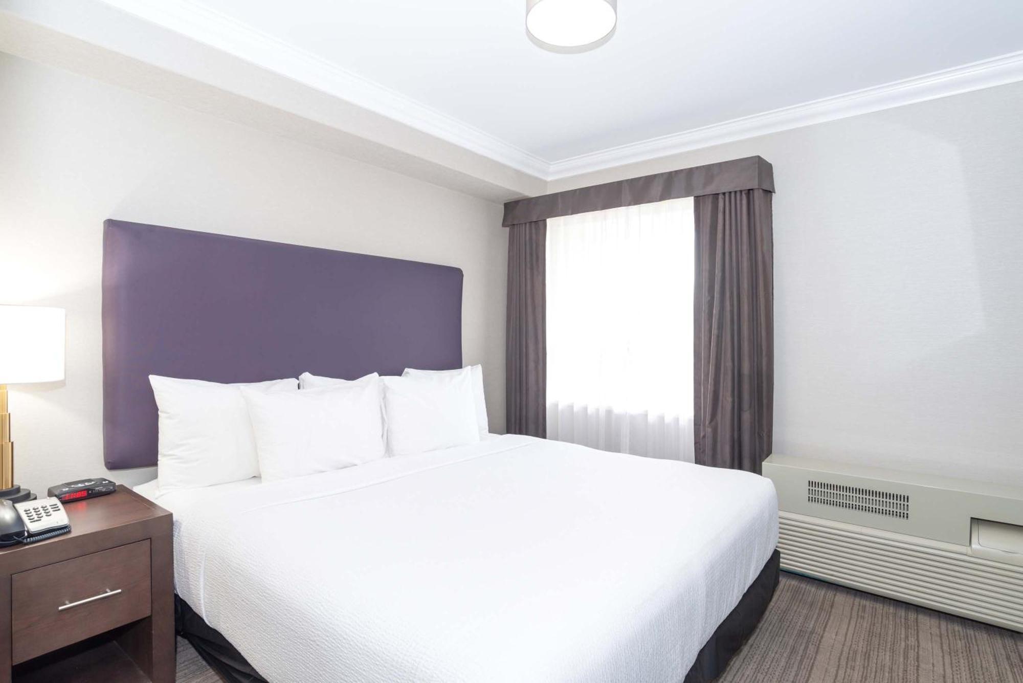 Sandman Hotel And Suites Abbotsford Bagian luar foto