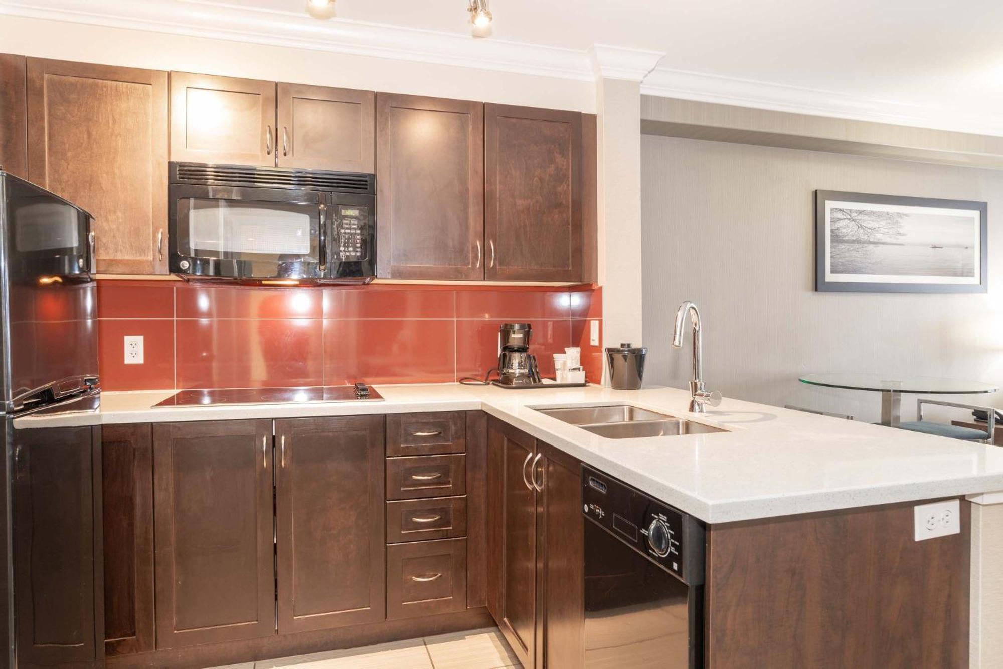 Sandman Hotel And Suites Abbotsford Bagian luar foto