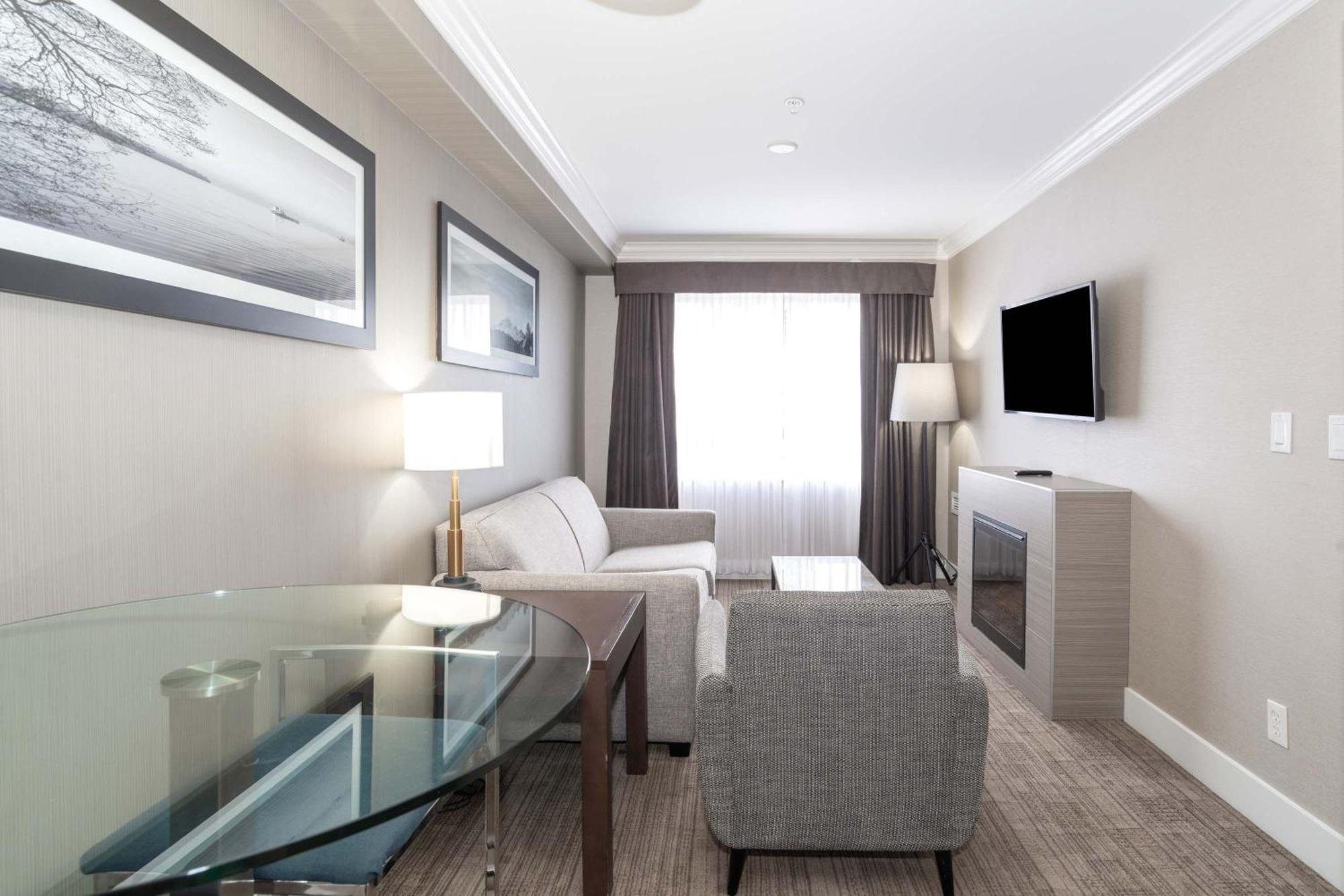 Sandman Hotel And Suites Abbotsford Bagian luar foto