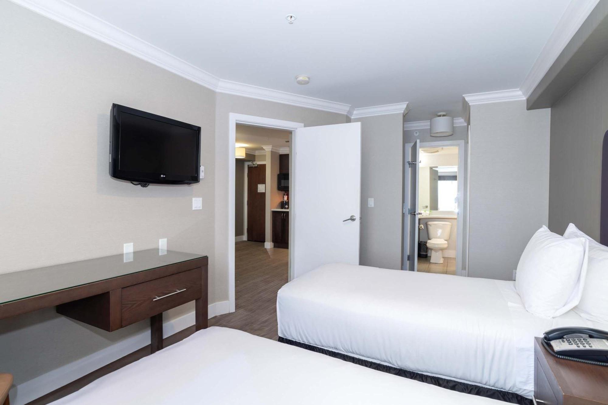 Sandman Hotel And Suites Abbotsford Bagian luar foto