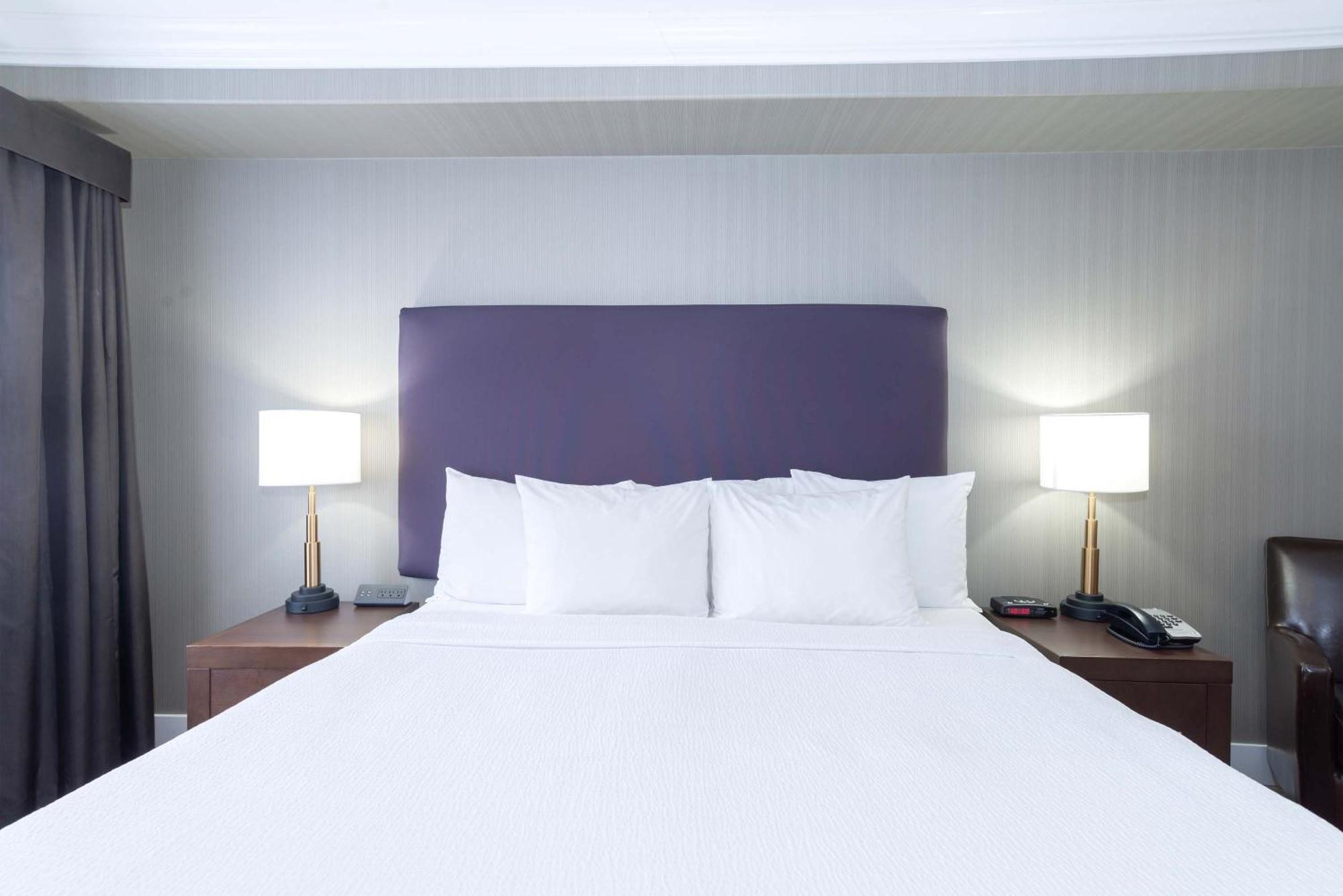 Sandman Hotel And Suites Abbotsford Bagian luar foto