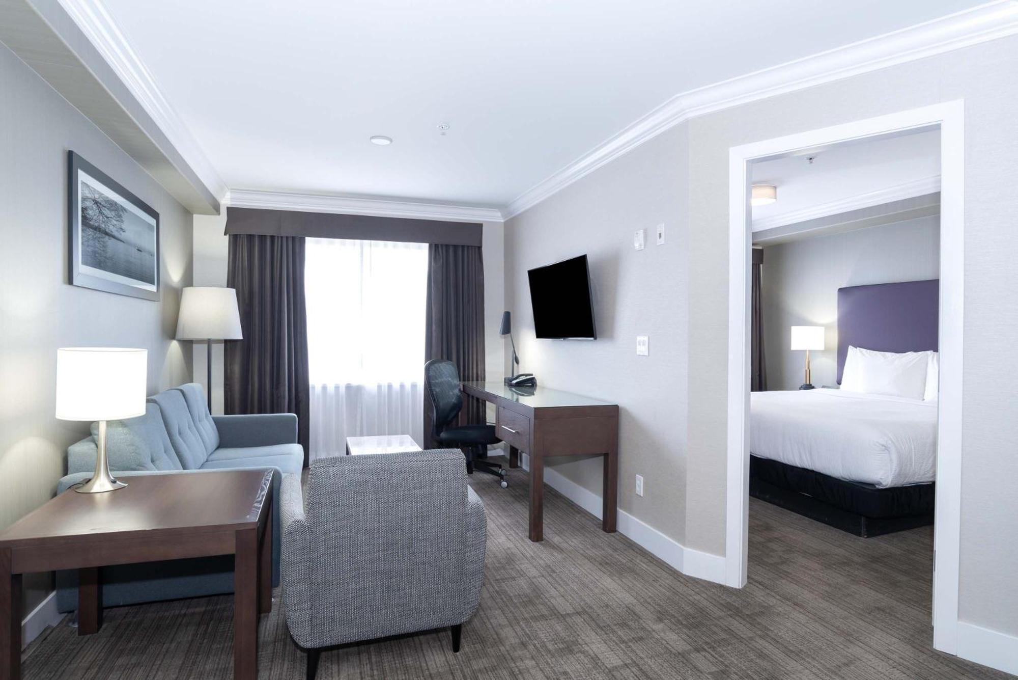 Sandman Hotel And Suites Abbotsford Bagian luar foto