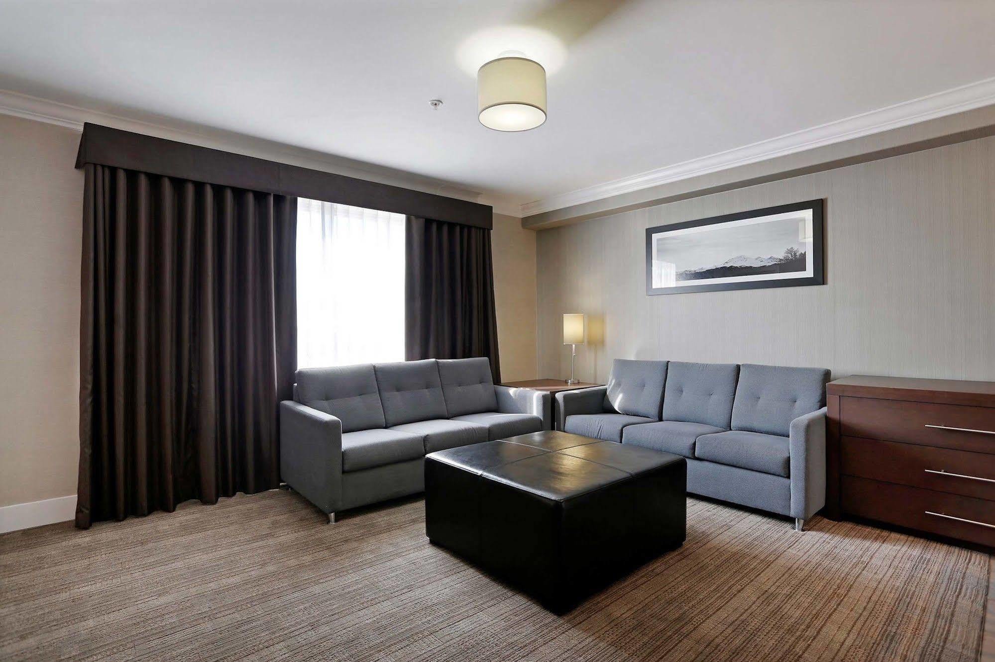 Sandman Hotel And Suites Abbotsford Bagian luar foto