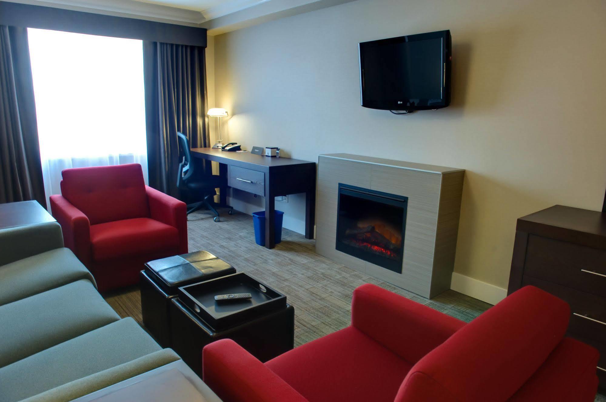 Sandman Hotel And Suites Abbotsford Bagian luar foto