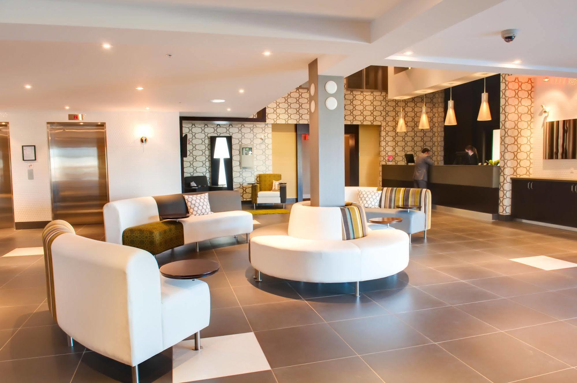 Sandman Hotel And Suites Abbotsford Bagian luar foto