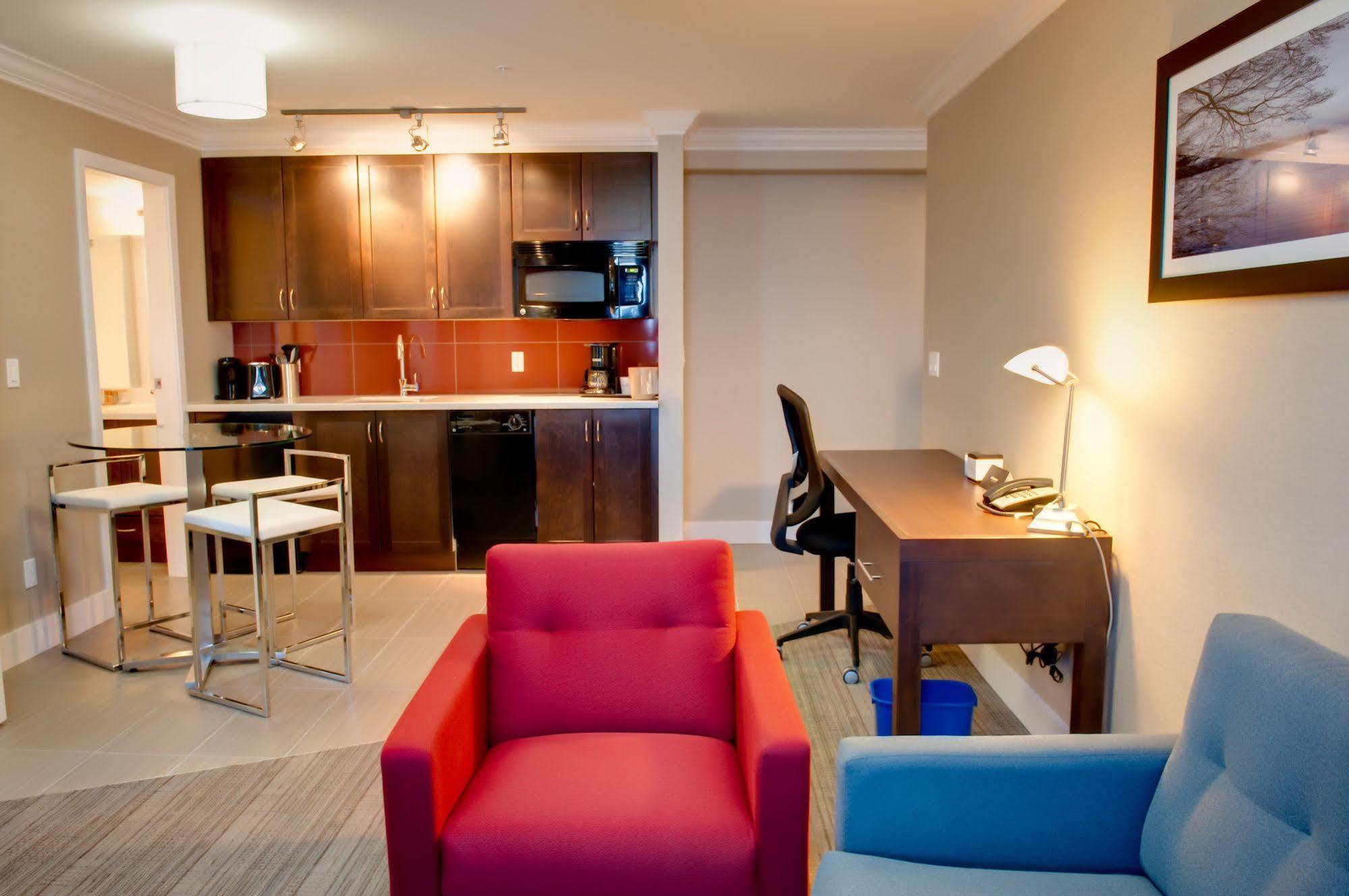 Sandman Hotel And Suites Abbotsford Bagian luar foto